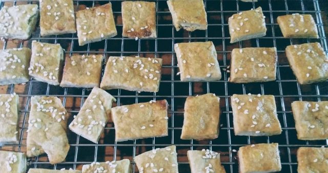 Basic Farmhouse Crackers | Our Prairie Nest